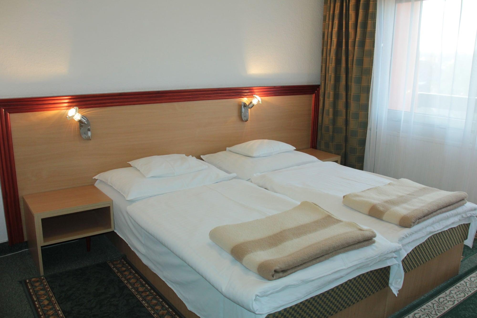 Tisza Sport Hotel Szeged Ngoại thất bức ảnh