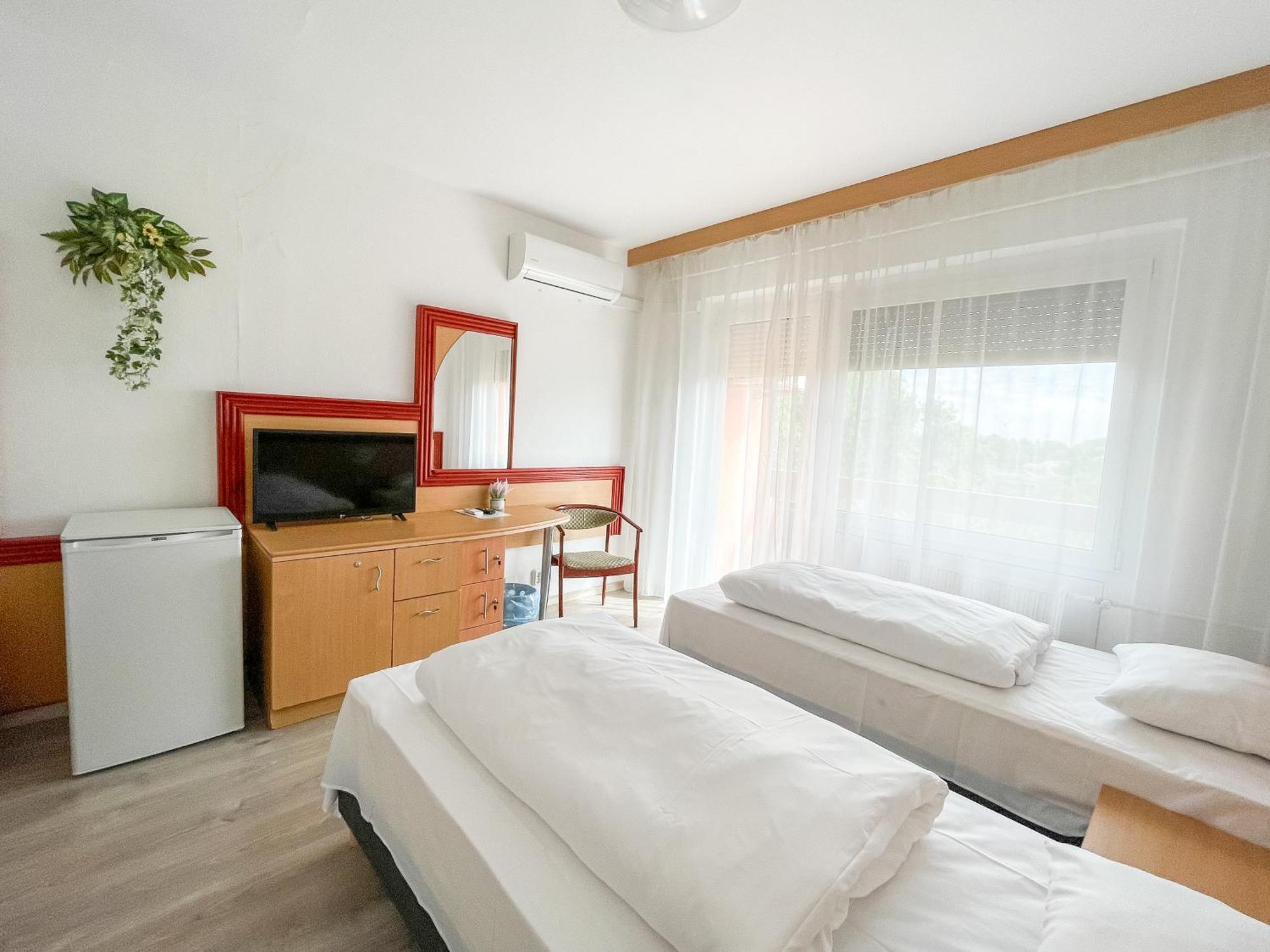 Tisza Sport Hotel Szeged Ngoại thất bức ảnh