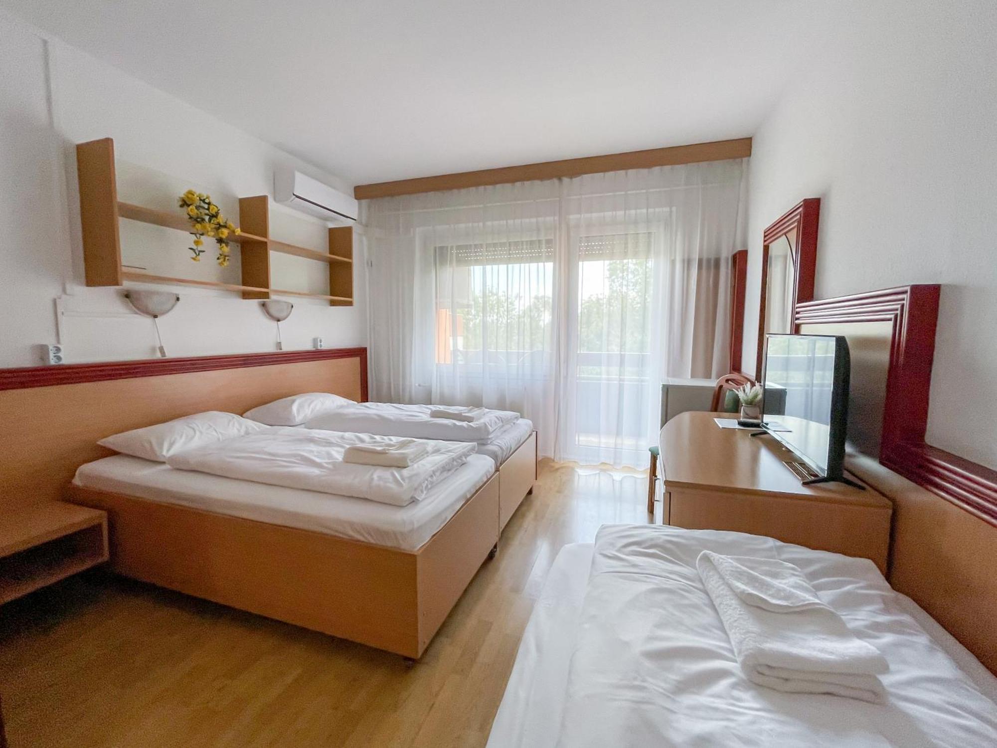 Tisza Sport Hotel Szeged Ngoại thất bức ảnh